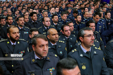 Rencontre des commandants de l'Armée de l'air et de la Défense aérienne avec le Guide suprême