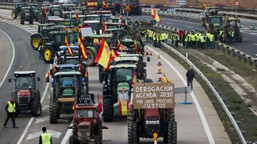 کشاورزان اسپانیایی به اعتراض‌های همتایان اروپایی خود پیوستند؛ بزرگراه‌ها در تسخیر کشاورزان