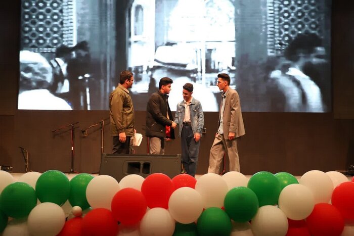 نمایش «سندروس» در بیرجند روی صحنه رفت