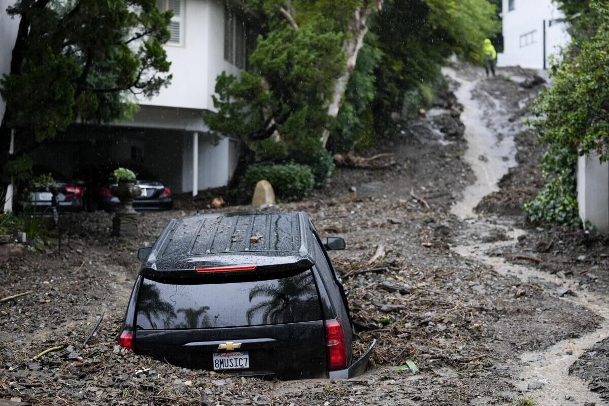 شرایط نامساعد در جنوب کالیفرنیا به دنبال سیل و طغیان رودخانه‌ها+عکس