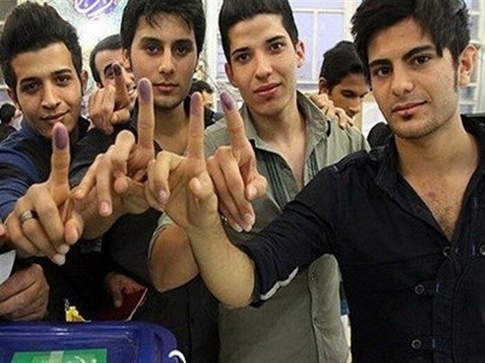 حماسه حضور رای اولی های بوشهری در ساحل خلیج فارس