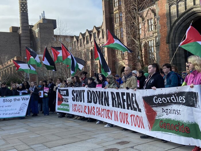 حامیان فلسطین در انگلیس آرام نمی‌گیرند/شعارهای ضداسرائیلی در گوشه‌گوشه جزیره طنین‌انداز شد