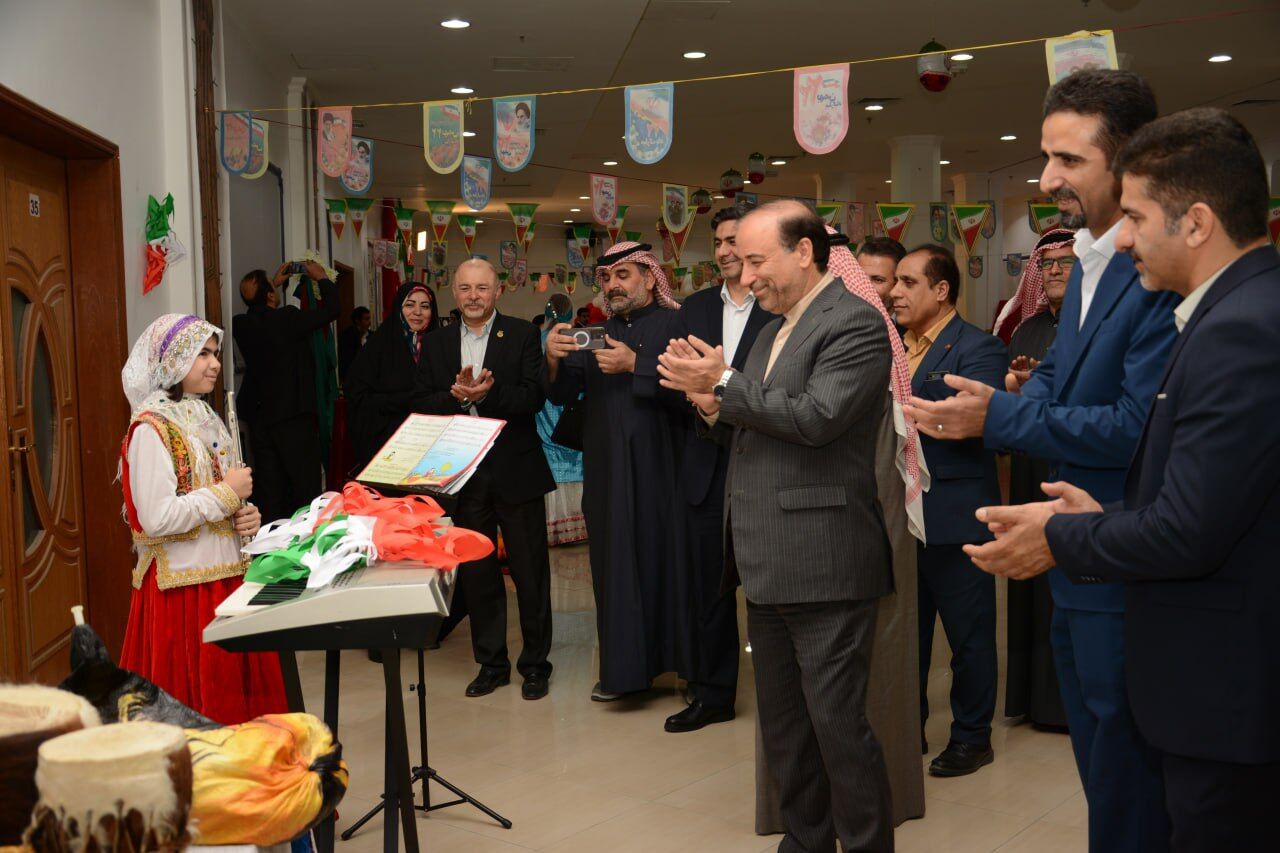 دانش آموزان ایرانی در کویت سالگرد انقلاب اسلامی را جشن گرفتند 