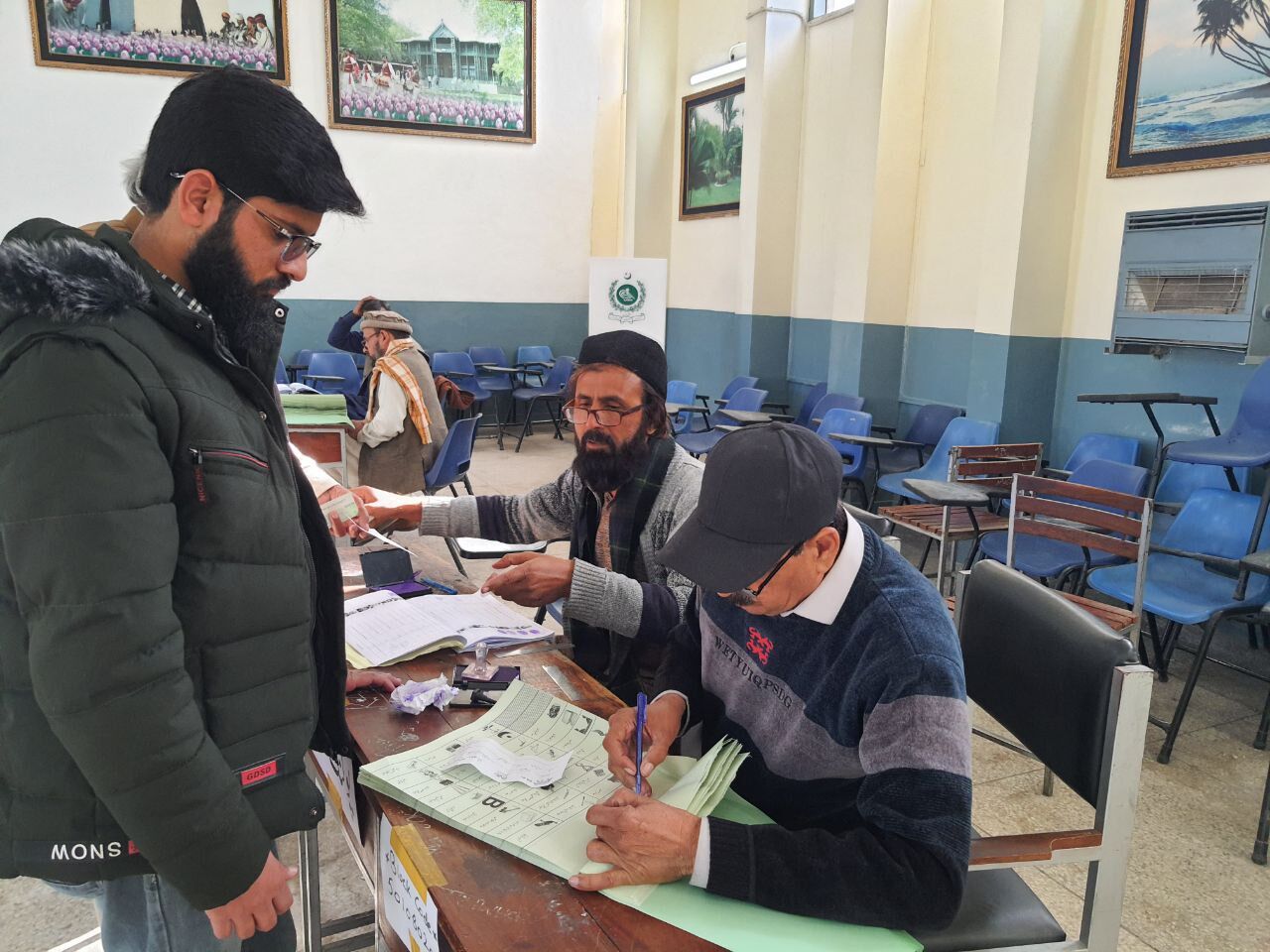 زمان اخذ رای در انتخابات پاکستان به پایان رسید