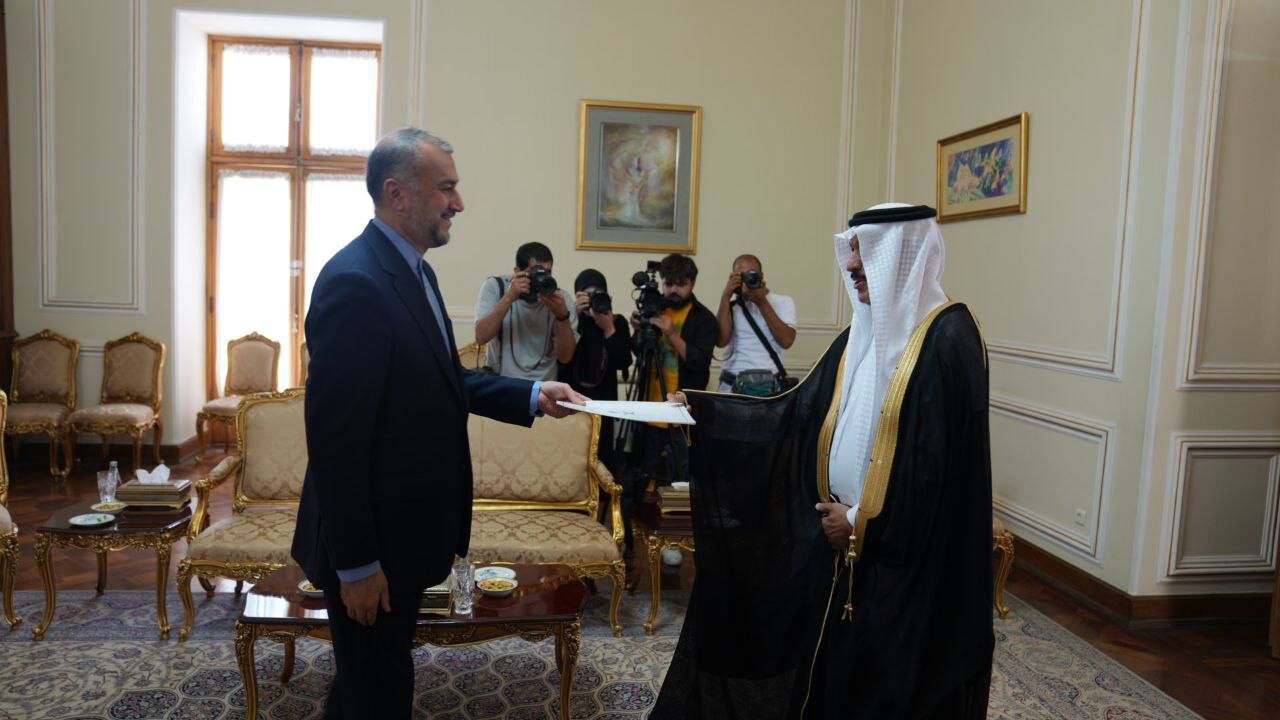 الرئيس رئيسي يتلقى رسالة تهنئة من ملك السعودية وولي عهده