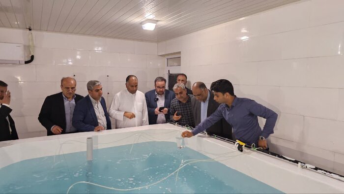 وزیر جهادکشاورزی از طرح های پرورش ماهی و میگو قشم دیدن کرد