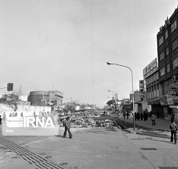 En images ; un jour avant la victoire de la Révolution islamique de 1979