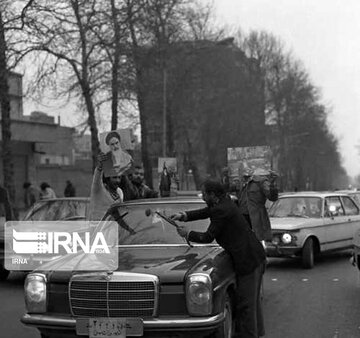 En images ; un jour avant la victoire de la Révolution islamique de 1979