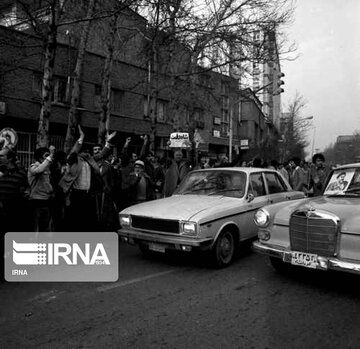 En images ; un jour avant la victoire de la Révolution islamique de 1979