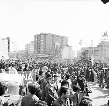 En images ; un jour avant la victoire de la Révolution islamique de 1979