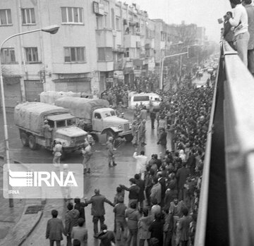 En images ; un jour avant la victoire de la Révolution islamique de 1979