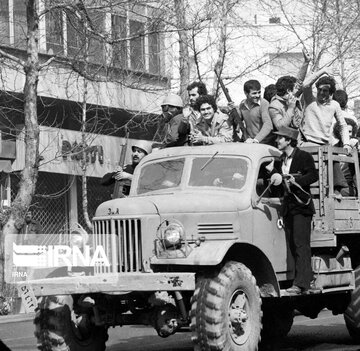 En images ; un jour avant la victoire de la Révolution islamique de 1979