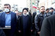 صدر ایران 22 بہمن کے مارچ میں شریک