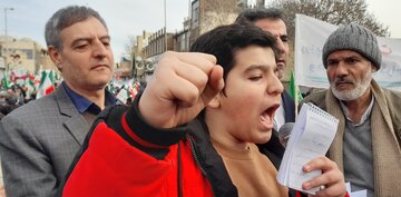 فیلم|شعارگویی یک دهه نودی در راهپیمایی ۲۲ بهمن اراک