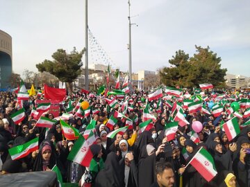 راهپیمایی ۲۲ بهمن در استان مرکزی برگزار شد
