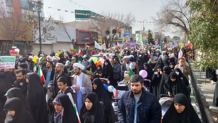 آغاز راهپیمایی باشکوه مردم قم در یوم الله ۲۲ بهمن