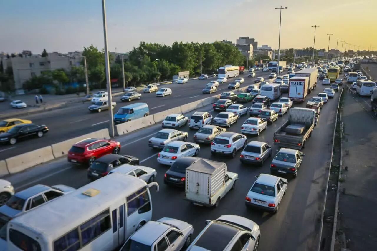 ترافیک سنگین در برخی از مقاطع محورهای قزوین- کرج و ساوه- تهران