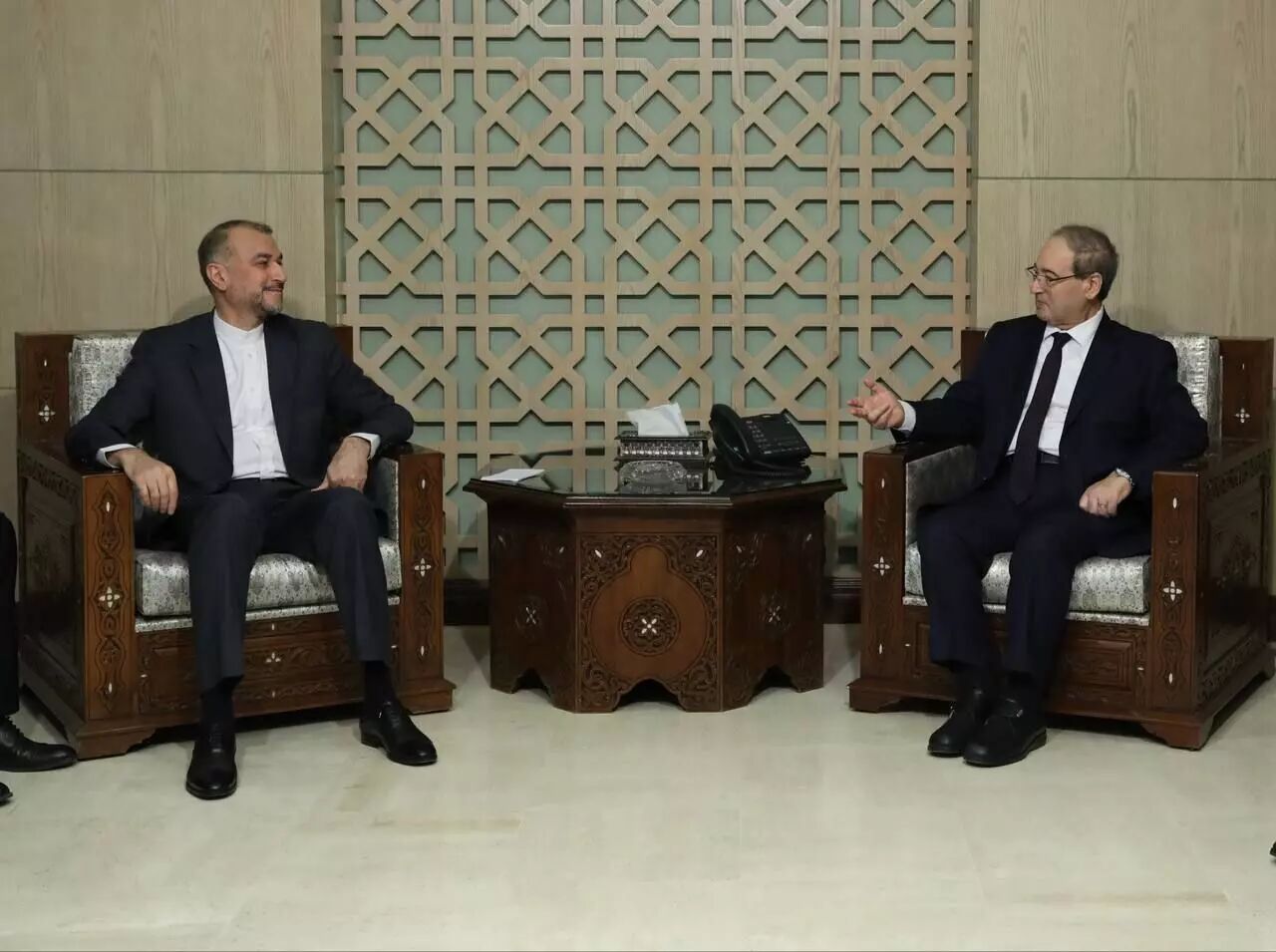 وزير الخارجية السوري يثمن وقوف إيران إلى جانب شعب بلاده