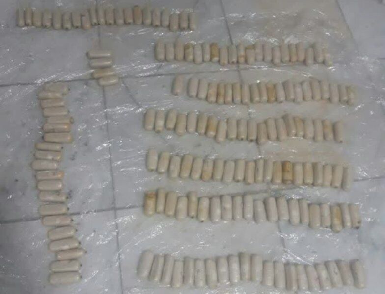 کشف ۳۵۰ بسته هروئین از معده چهار قاچاقچی در اصفهان