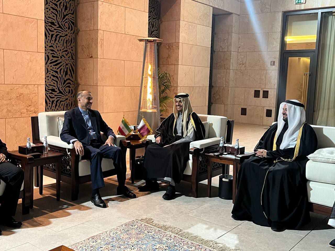 Amirabdollahian rencontre le Premier Ministre et Ministre des Affaires étrangères de l'État du Qatar