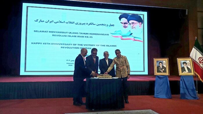 استقبال باشکوه مقامات مالزی  از چهل و پنجمین جشن انقلاب اسلامی