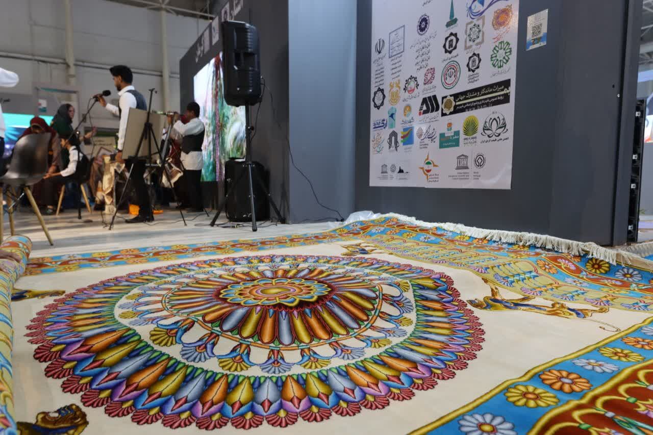 فرش فاخر مانانیک رفسنجان در نمایشگاه بین المللی‌ گردشگری رونمایی شد