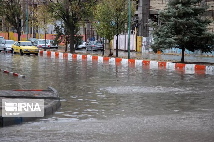 سیلاب موجب آبگرفتگی ۲۱ واحد مسکونی و تجاری در شهر کرمانشاه شد