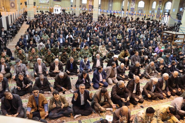 انقلاب اسلامی با حضور مستمر مردم در صحنه های مختلف به راه خود ادامه می دهد