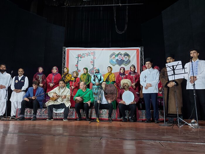 فیلم| چراغ جشنواره موسیقی فجر در گنبد کاووس با طنین اسماءالحسنی اقوام روشن شد