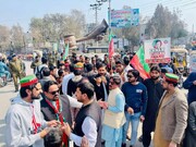 لاہور میں عمران خان کے حامیوں کا احتجاج، پولیس فورسز کے ساتھ تصادم