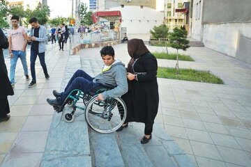 فرماندار: شرایط برای حضور آسان‌تر سالمندان و معلولان در معابر کرمانشاه فراهم شود