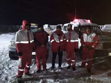 بیش از ۱۰۰ مسافر گرفتار در کولاک جاده های زنجان امدادرسانی شدند