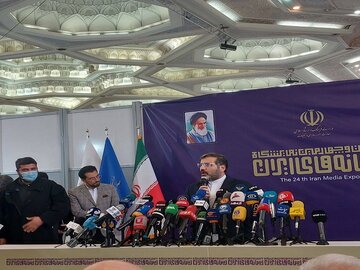 وزیر فرهنگ: یکی از امور معطل‌مانده فرهنگی امروز بازگشایی شد
