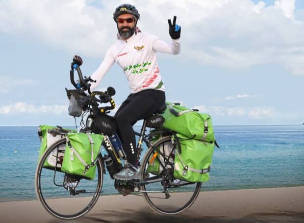 دوچرخه‌سواری گوینده بوشهری به مقصد پایتخت انرژی برای هوای پاک