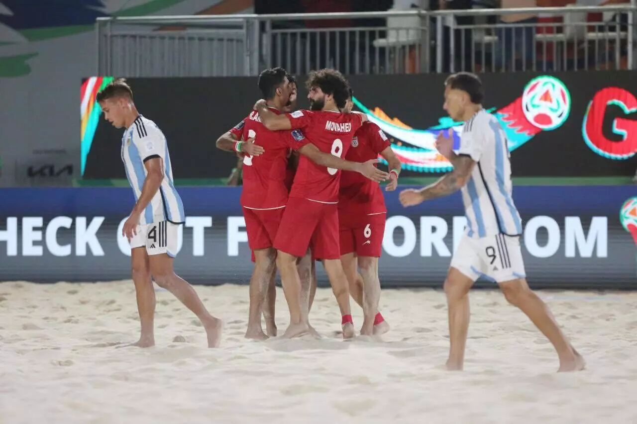 بفوزها على الارجنتين...ايران تتاهل الى الدور الاقصائي ببطولة كأس العالم لكرة القدم الشاطئية بفوزها على الارجنتين...ايران تتاهل الى الدور الاقصائي ببطولة كأس العالم لكرة القدم الشاطئية