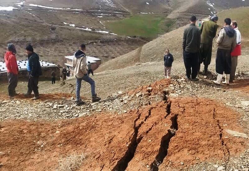 ۱۲ واحد مسکونی در روستای سلوک مهاباد به خاطر رانش زمین تخلیه شد