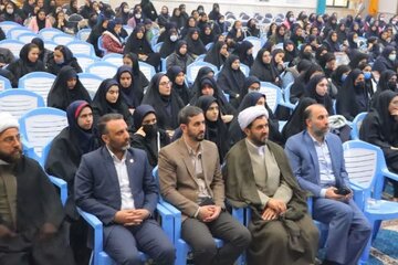 جشن تکلیف سیاسی ۵۵۰ دانش‌آموز دختر رای اولی اسلامشهر برگزار شد