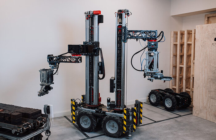 ساخت رباتی که با سرعتی مانند انسان دیوار آجری را بالا می‌برد