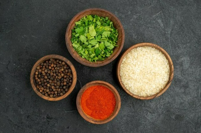 طرز تهیه گشنیز پلو با مرغ زعفرانی