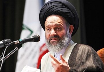 حسینی بوشهری: صیانت از انقلاب نیازمند هوشیاری و بصیرت کامل است