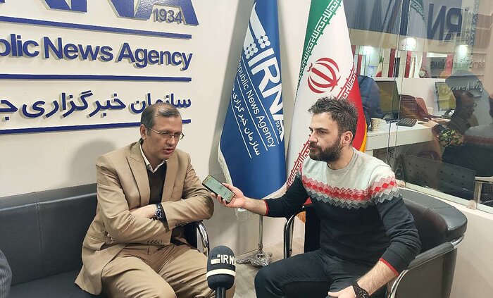 شهردار منطقه ۲ تهران از غرفه ایرنا بازدید کرد