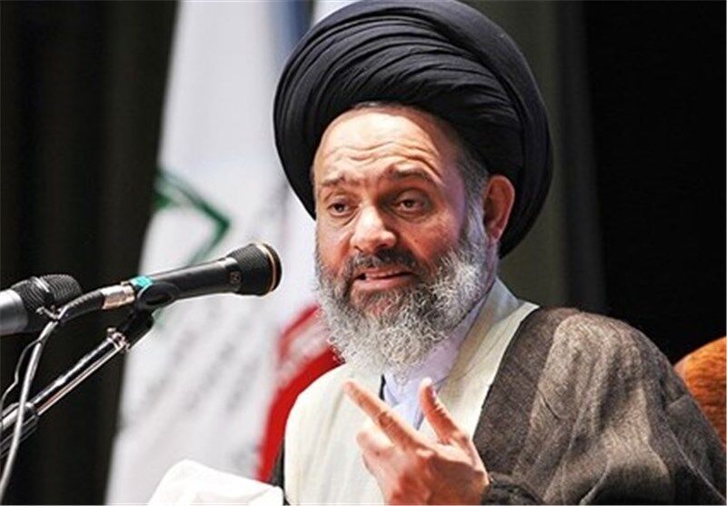 حسینی بوشهری: تکیه‌گاه انقلاب اسلامی حضور مردم در صحنه است