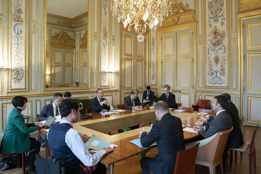 تاکید پکن و پاریس بر تقویت همکاری راهبردی برای گسترش صلح در جهان