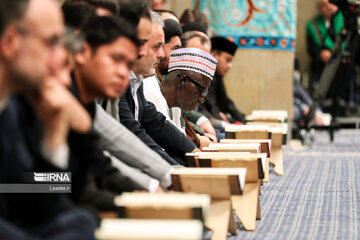 Rencontre des participants du 40ème Concours International du Saint Coran avec le Guide suprême