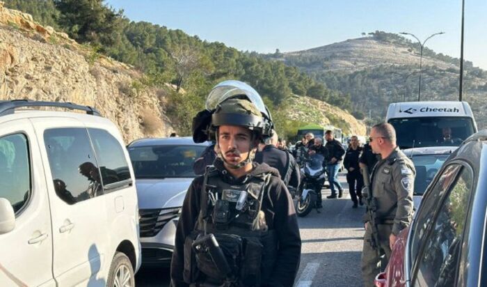 Un soldat israélien tué et 8 autres blessés lors d’une opération à l’arme à feu à l’est d’Al-Qods occupée