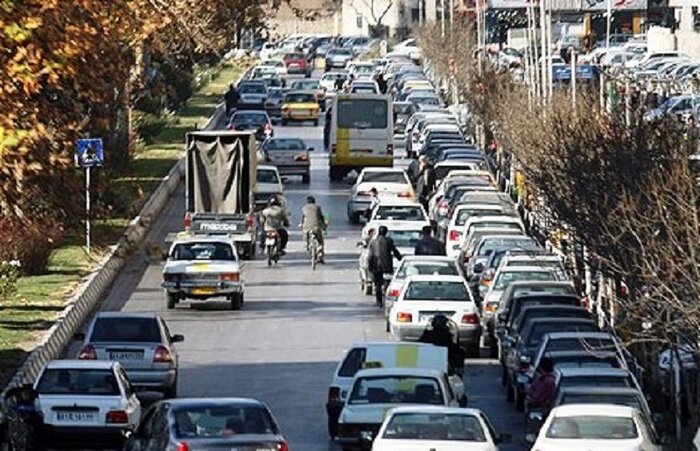 پارک دوبل خودروها، معضل ترافیکی اصفهان در روزهای پایانی سال