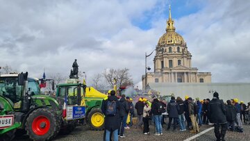 Salon de l’Agriculture : Les tracteurs à Paris contre la présence de Macron