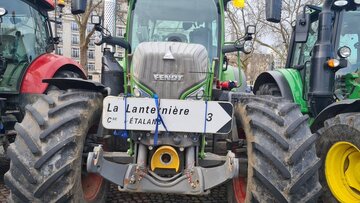 Salon de l’Agriculture : Les tracteurs à Paris contre la présence de Macron