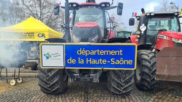 Salon de l’Agriculture : Les tracteurs à Paris contre la présence de Macron