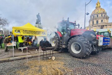 Salon de l’Agriculture : Les tracteurs à Paris contre la présence de Macron